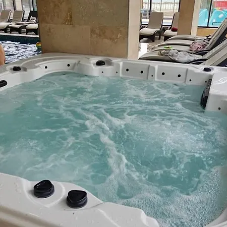 Luxury Suits - Cu Piscina Gym Restaurante In Prima Linie La Mare Năvodari