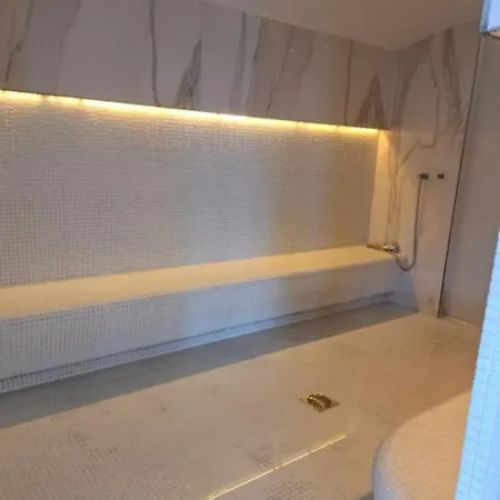 Lägenhet Luxury Suits - Cu Piscina Gym Restaurante In Prima Linie La Mare