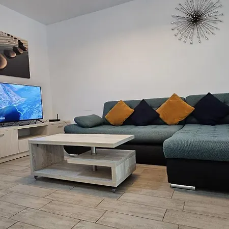 Lägenhet Luxury Suits - Cu Piscina Gym Restaurante In Prima Linie La Mare *