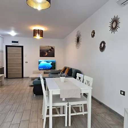 Luxury Suits - Cu Piscina Gym Restaurante In Prima Linie La Mare Lägenhet