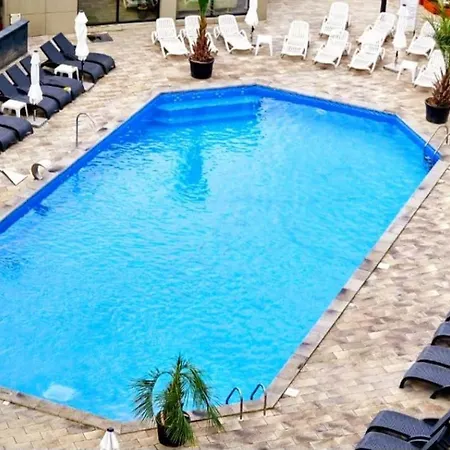 Apartamento Alezzi Luxury Apartamente-resort Cu Piscina Gym Restaurante In Prima Linie La Mare