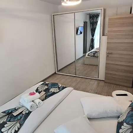 Lägenhet Luxury Suits - Cu Piscina Gym Restaurante In Prima Linie La Mare *