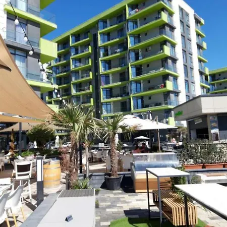 Lägenhet Luxury Suits - Cu Piscina Gym Restaurante In Prima Linie La Mare *