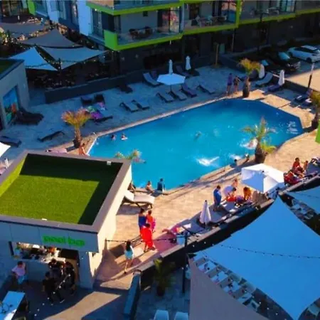 Alezzi Luxury Apartamente-resort Cu Piscina Gym Restaurante In Prima Linie La Mare דירה